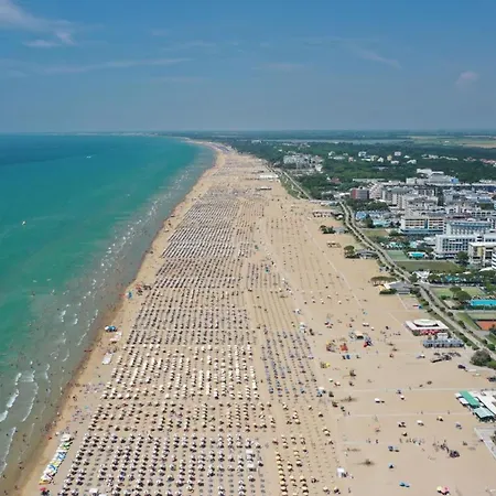 Near The For 7 Guests - Beahost Villa Bibione